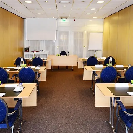 ホテル Tulip ライデルドルプ